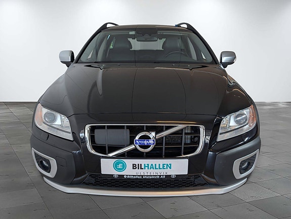 Volvo XC70 2 of 30