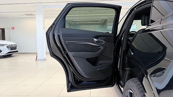Audi e-tron Sportback 17 of 30