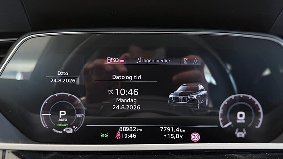 Audi e-tron Sportback 28 of 30