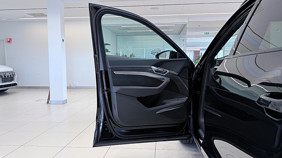 Audi e-tron Sportback 14 of 30