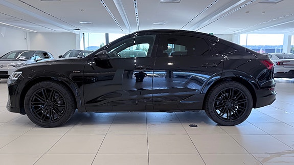 Audi e-tron Sportback 8 of 30