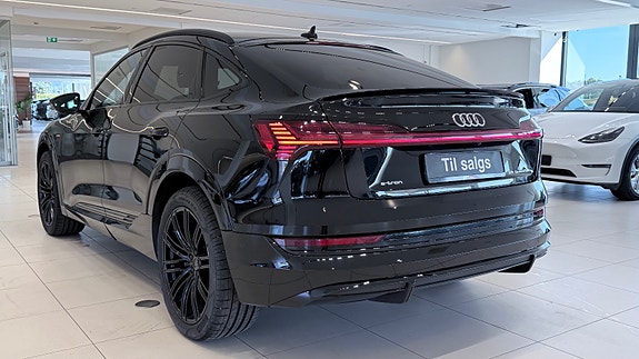 Audi e-tron Sportback 10 of 30