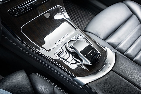 Mercedes-Benz GLC350 e 14 of 25