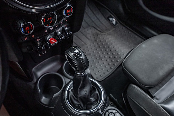 MINI Cooper S 17 of 24