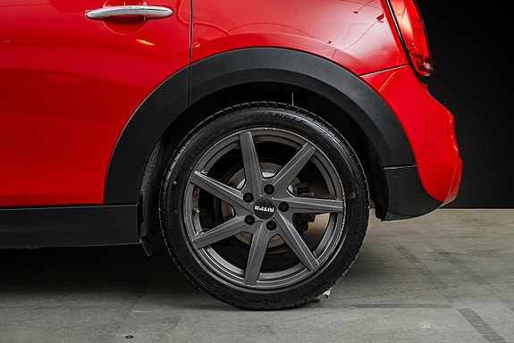 MINI Cooper S 6 of 24
