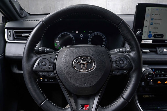 Toyota RAV4 Plug-in Hybrid 12 of 20
