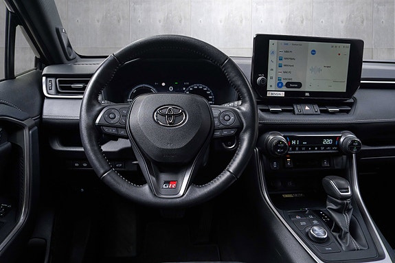 Toyota RAV4 Plug-in Hybrid 11 of 20