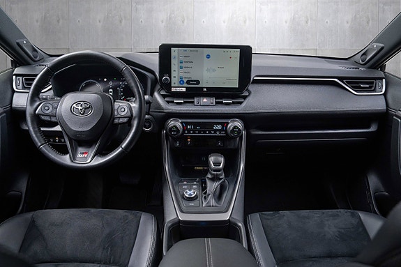 Toyota RAV4 Plug-in Hybrid 9 of 20