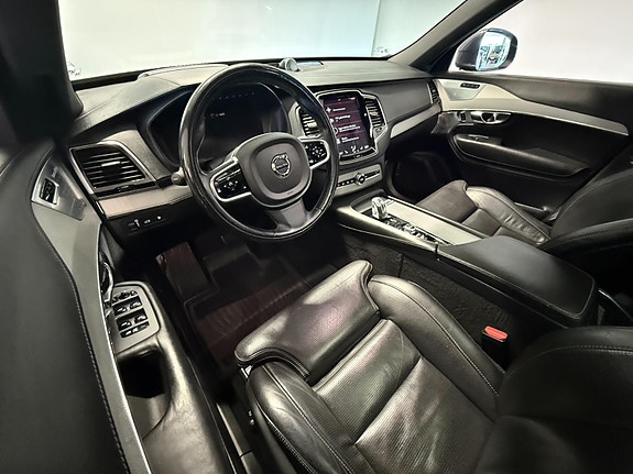 Volvo XC90 5 of 30
