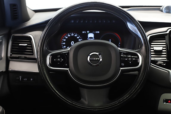 Volvo XC90 19 of 30