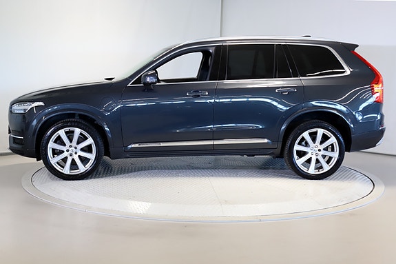 Volvo XC90 10 of 30