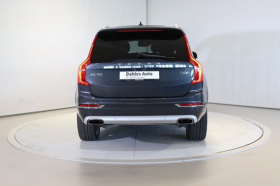 Volvo XC90 11 of 30