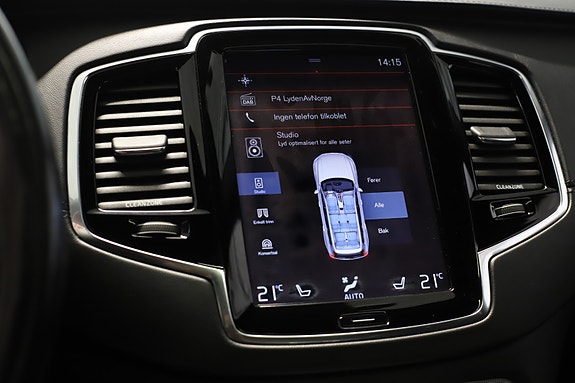 Volvo XC90 30 of 30