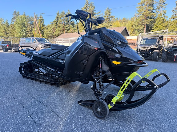 Ski-doo Summit X Expert 850Turbo R "lav kilometer" 3 of 12