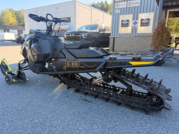 Ski-doo Summit X Expert 850Turbo R "lav kilometer" 6 of 12