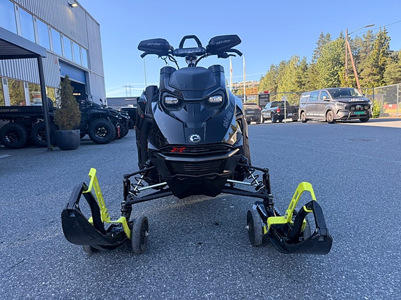 Ski-doo Summit X Expert 850Turbo R "lav kilometer" 7 of 12