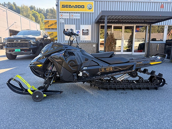 Ski-doo Summit X Expert 850Turbo R "lav kilometer" 4 of 12