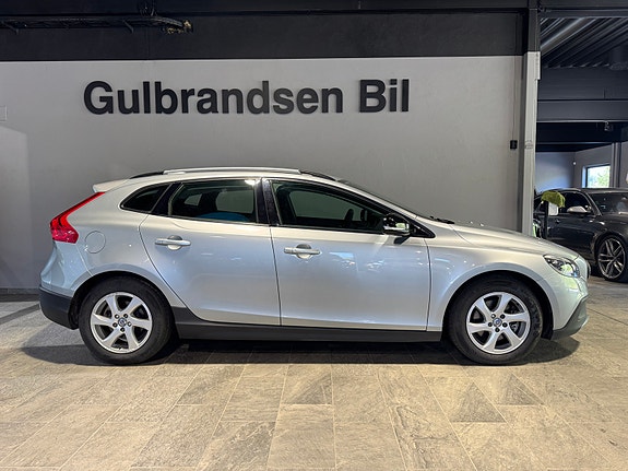 Volvo V40 Cross Country 4 of 24