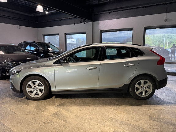 Volvo V40 Cross Country 7 of 24