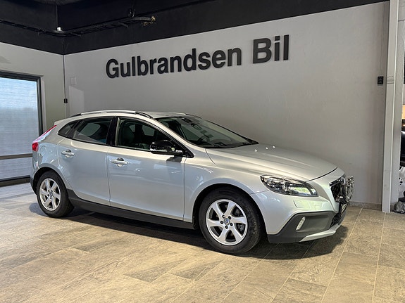 Volvo V40 Cross Country 3 of 24