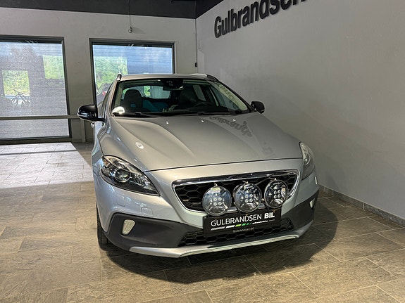 Volvo V40 Cross Country 2 of 24
