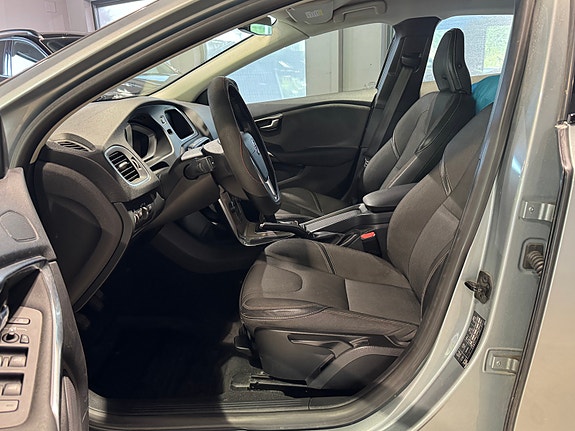 Volvo V40 Cross Country 8 of 24