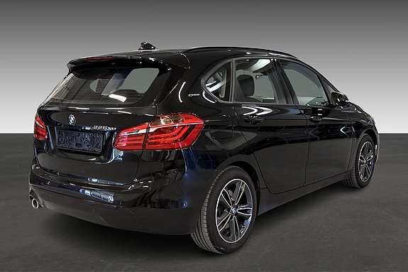 BMW 225xe 5 of 18