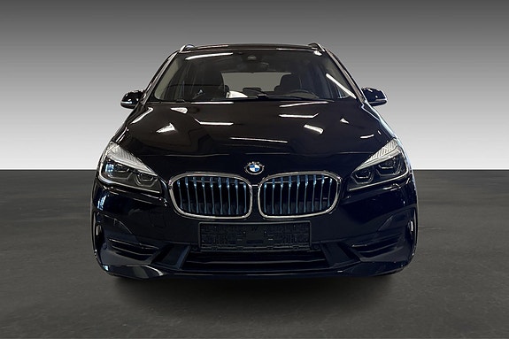 BMW 225xe 2 of 18