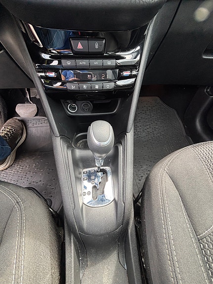 Peugeot 208 14 of 21