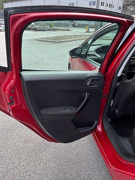 Peugeot 208 8 of 21