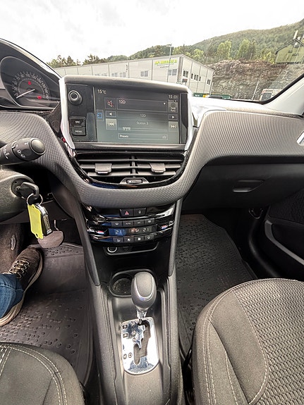 Peugeot 208 15 of 21