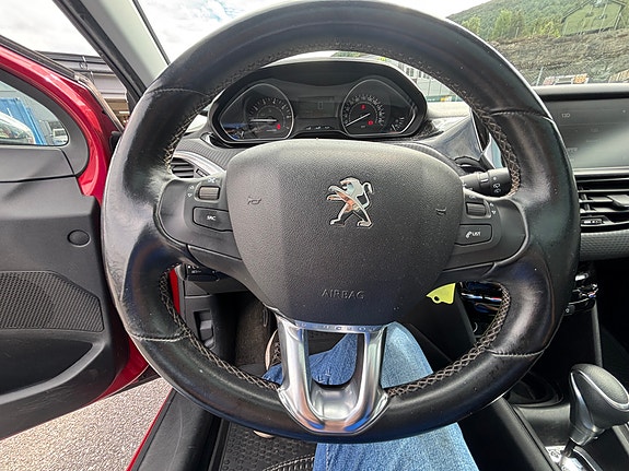 Peugeot 208 16 of 21
