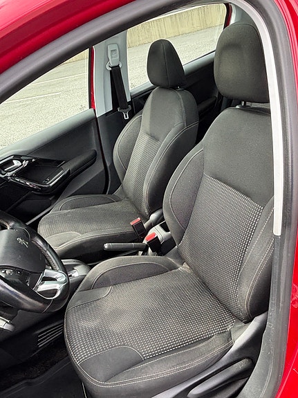 Peugeot 208 11 of 21