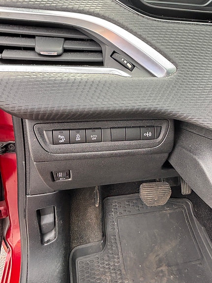 Peugeot 208 12 of 21