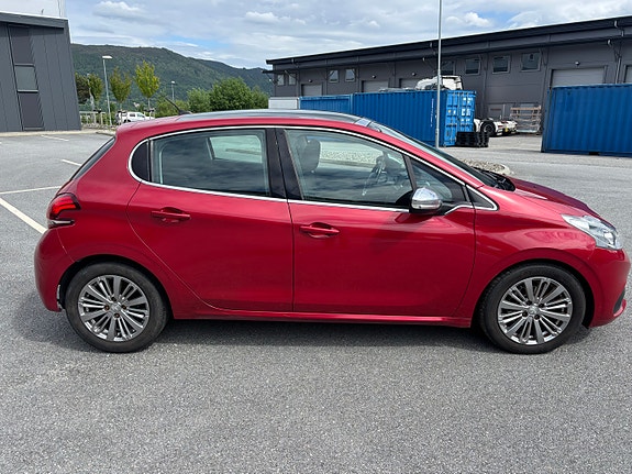 Peugeot 208 4 of 21