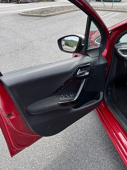 Peugeot 208 10 of 21