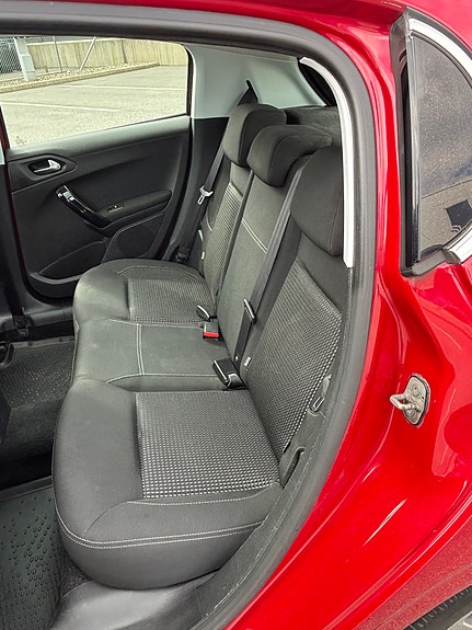 Peugeot 208 9 of 21