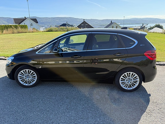 BMW 225xe 5 of 17