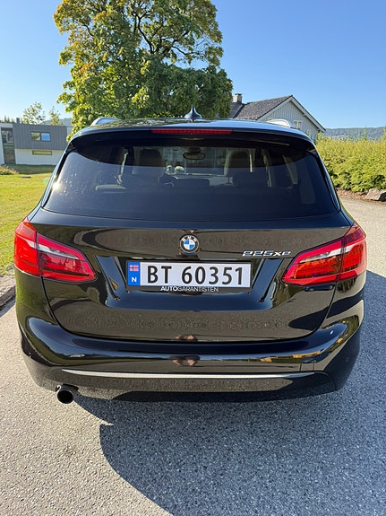 BMW 225xe 3 of 17