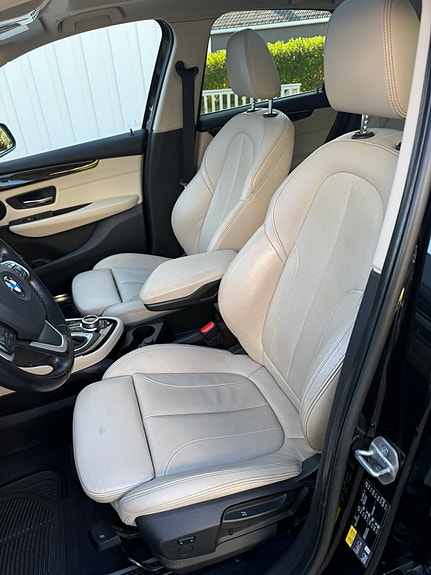 BMW 225xe 9 of 17