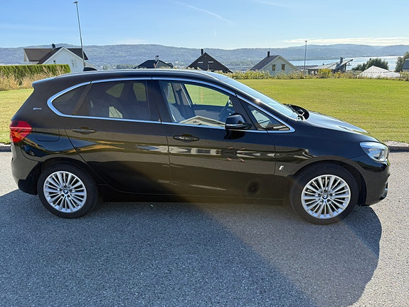 BMW 225xe 7 of 17