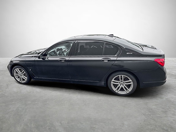 BMW 740Le 2 of 28