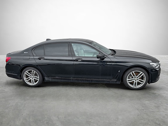 BMW 740Le 6 of 28