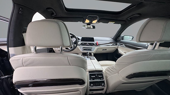 BMW 740Le 16 of 28