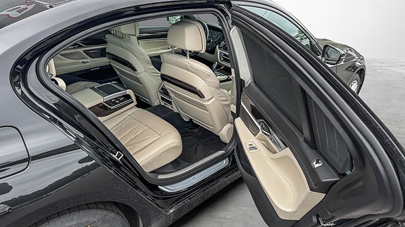 BMW 740Le 23 of 28