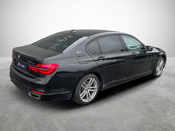 BMW 740Le 5 of 28