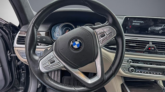 BMW 740Le 13 of 28
