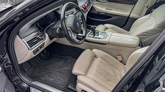 BMW 740Le 10 of 28