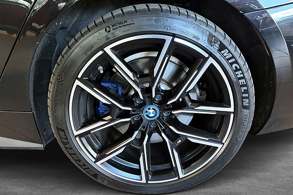 BMW i4 30 of 30