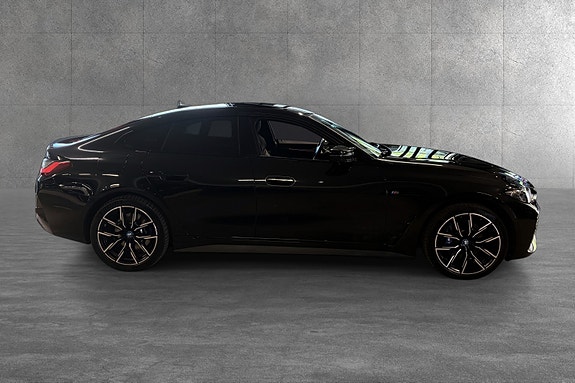 BMW i4 8 of 30